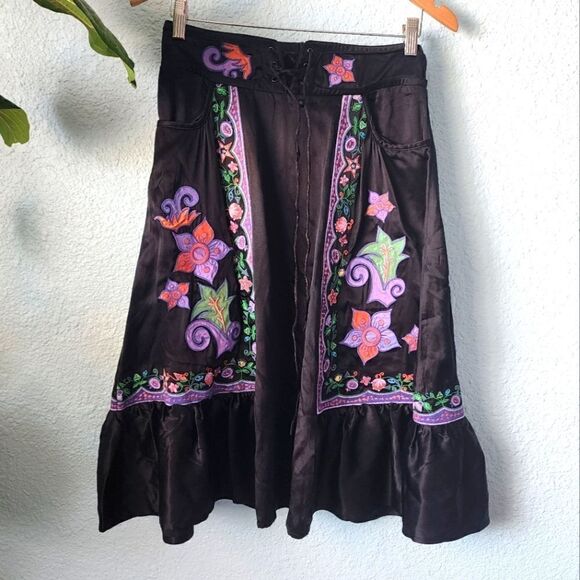Laura Lees label 100% silk embroidery Mid skirt - Picture 2 of 16